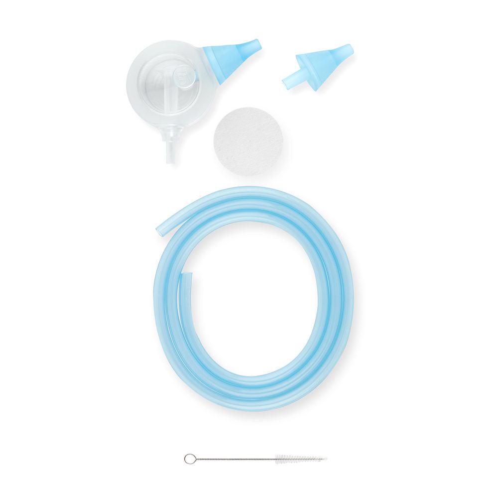 Les éléments de l'ensemble d'accessoires Nosiboo Pro en couleur bleue : tête Colibri, embout nasal bleu, maillage d'air, tube d'aspiration bleu, brosse de nettoyage